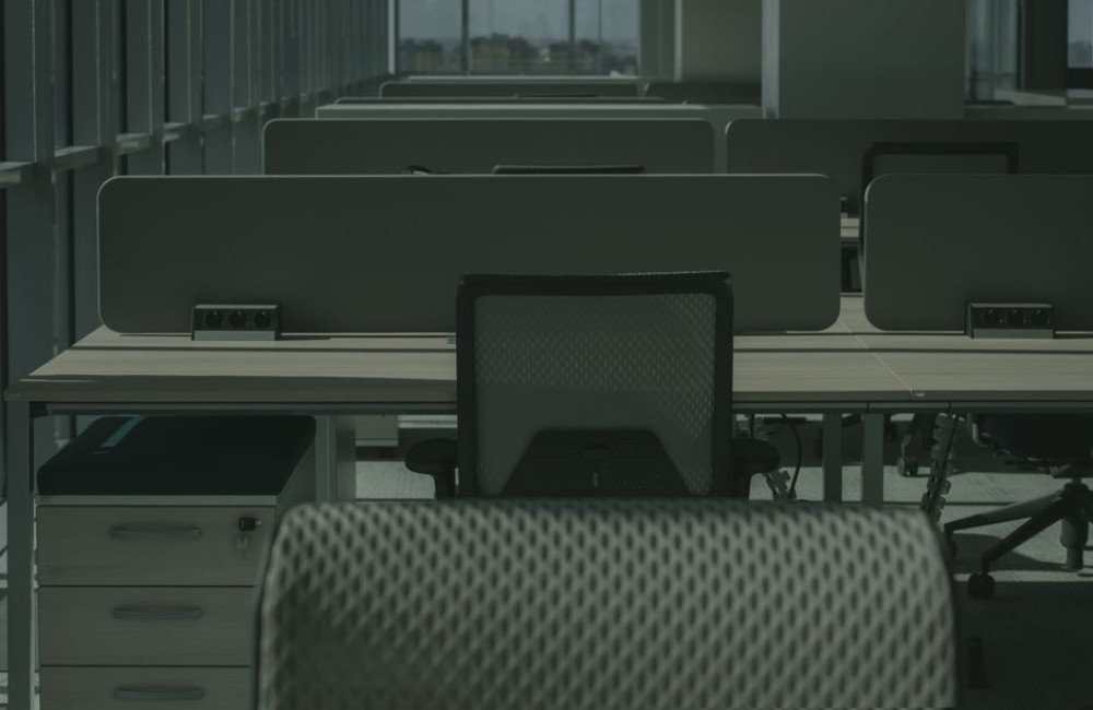 Hoeveel werkplekken heb je nodig voor 20 medewerkers die hybride werken?